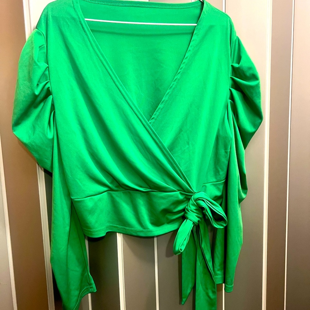 2xl green top mock wrap with side tie